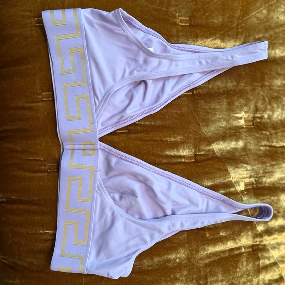 Versace Greca Lavender
Bikini - Picture 5 of 11